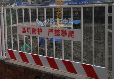 临边设水平安全网