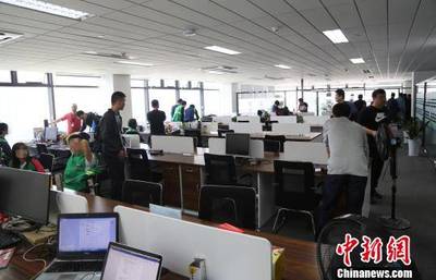 利用信息网络漏洞获利