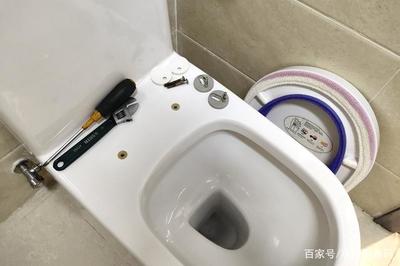 怎么拆除马桶盖