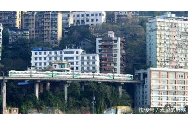 轻轨旁边的房子吵不吵