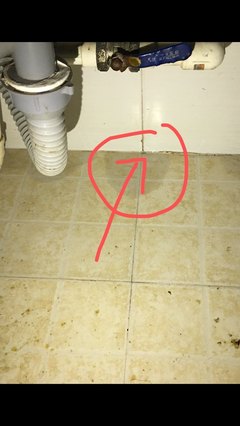 厨房墙角渗水