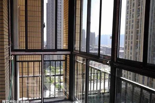 阳台封闭窗