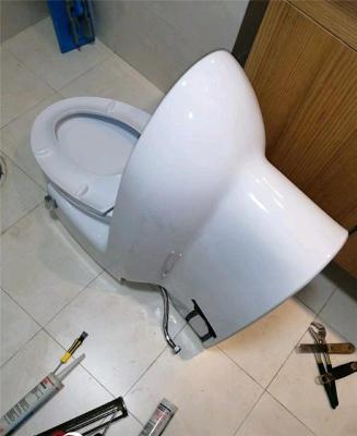 马桶上门维修