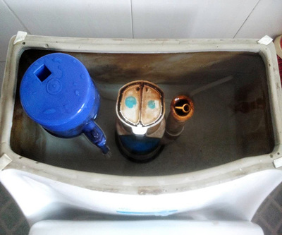 马桶进水管漏水怎么办