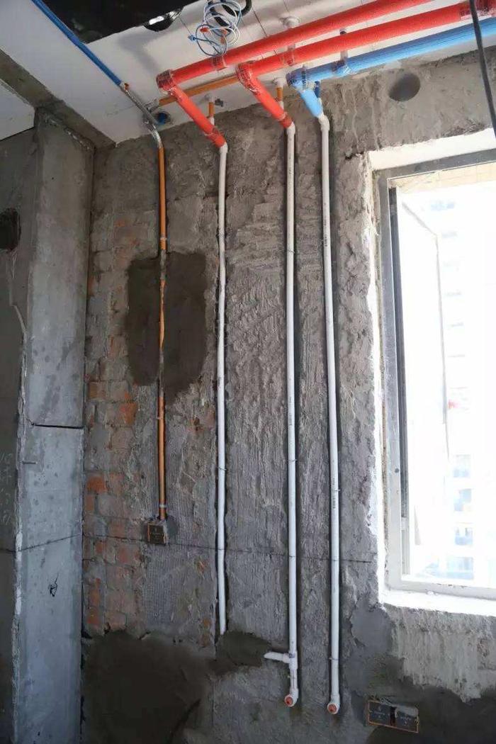 进门水管到厨房怎么排管子