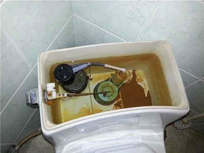 马桶进水管漏水怎么办