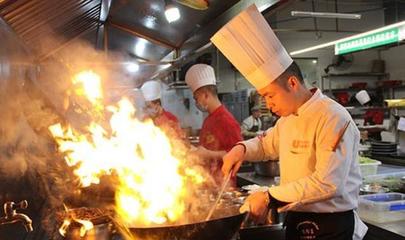到饭点厨房油烟味