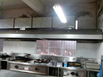 一般饭店厨房顶用什么