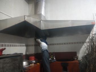 一般饭店厨房顶用什么