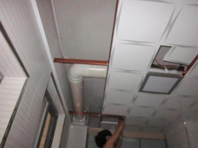 厨房楼上水管弯头在哪