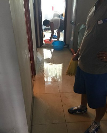 厨房返水业主不在家谁负责