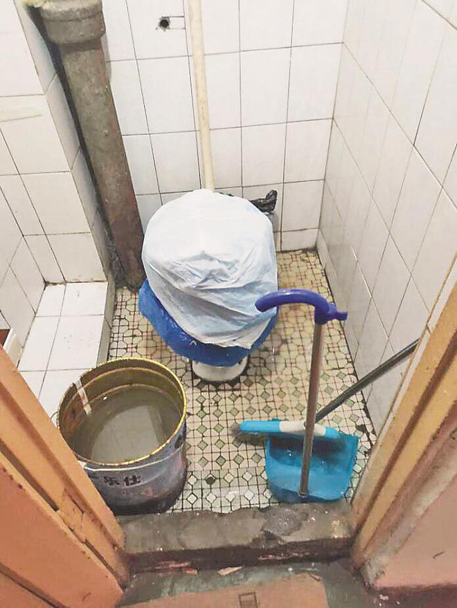 厨房返水业主不在家谁负责
