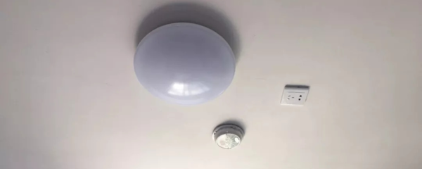 厨房灯一闪一闪风水