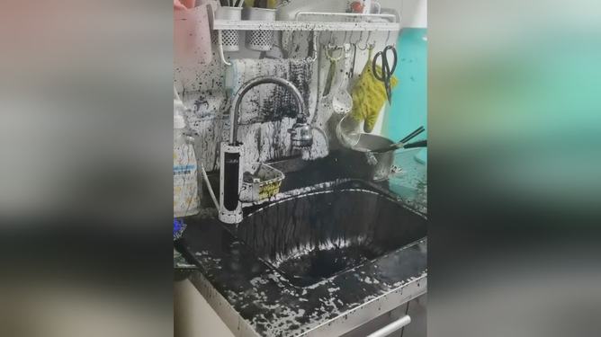 厨房返水业主不在家谁负责