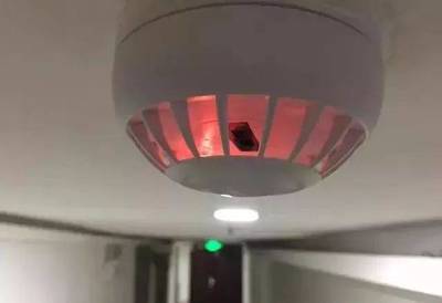 厨房灯一闪一闪风水