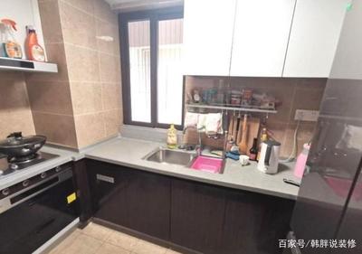 整体橱柜地板贴瓷砖吗