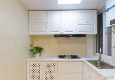整体橱柜地板贴瓷砖吗