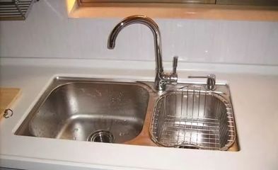 安装橱柜和水槽