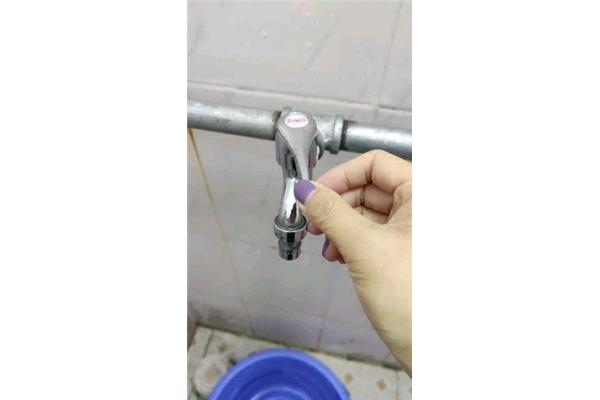 水龙头冷水管不出水了