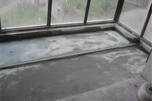 暴雨地板渗水