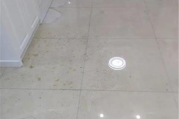门框下的地板怎么更换