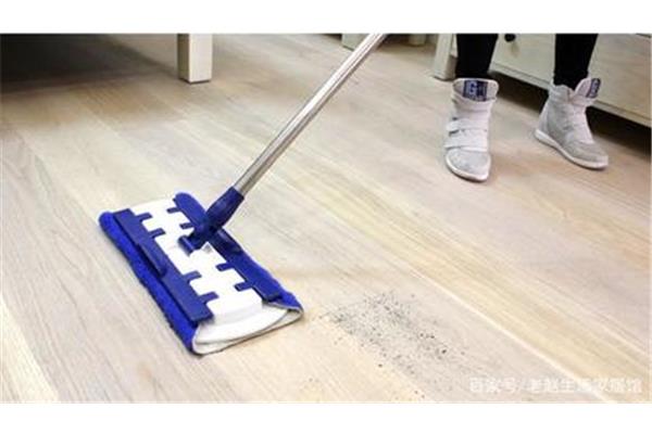 地板要怎么才干净