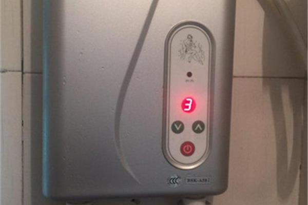 水压小电热水器能用吗